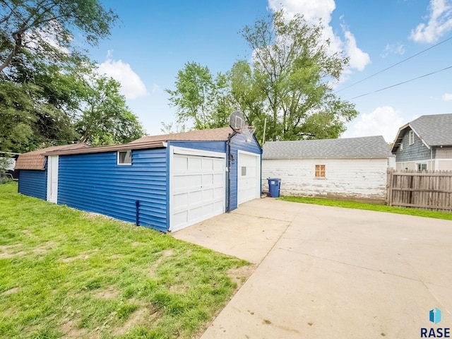 1705 W 10th St, Sioux Falls, SD 57104 - view of detached garage