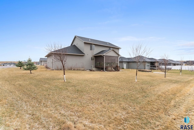 2101 S Meadowview Ave, Sioux Falls, SD 57110 - rear view of property with a lawn