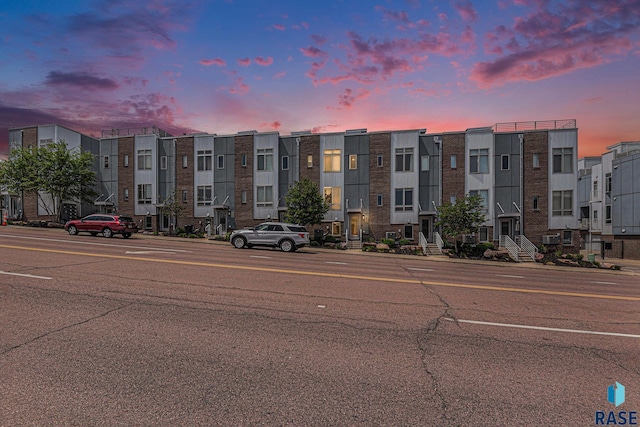 511 S 2nd Ave, Sioux Falls, SD 57104 - view of property at dusk