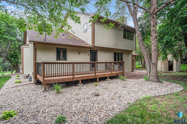 7604 E Palomino Rd, Sioux Falls, SD 57110 - back of house featuring a wooden deck and roof with shingles