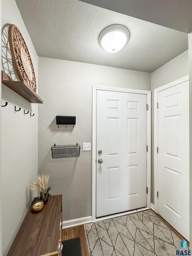 704 S Sneve Ave, Sioux Falls, SD 57103 - foyer with a textured ceiling and light wood-style floors