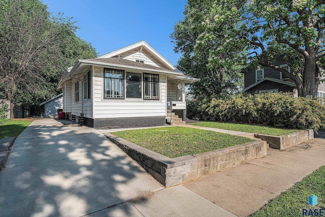 229 N Trapp Ave, Sioux Falls, SD 57104 - view of front of home with a front yard
