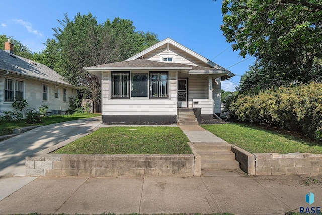 229 N Trapp Ave, Sioux Falls, SD 57104 - view of front facade with a front yard