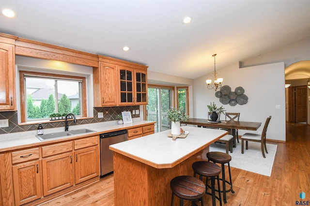 6312 S Heatherridge Ave, Sioux Falls, SD 57108 - kitchen with dishwasher, vaulted ceiling, decorative backsplash, a kitchen island, and a breakfast bar