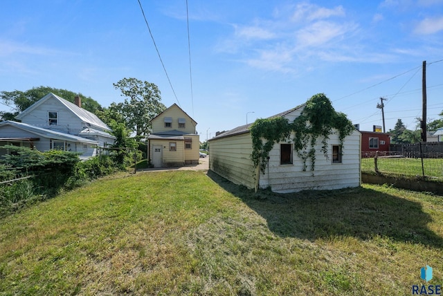1407 N Main Ave, Sioux Falls, SD 57104 - view of yard featuring an outbuilding