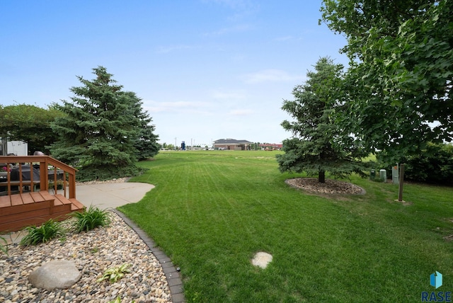 1905 S Wheatland Ct, Sioux Falls, SD 57106 - view of green lawn featuring a deck