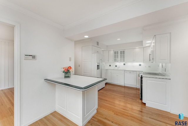 915 E Ridge Rd, Sioux Falls, SD 57105 - kitchen featuring a peninsula, white cabinetry, light wood-type flooring, high end refrigerator, and ornamental molding