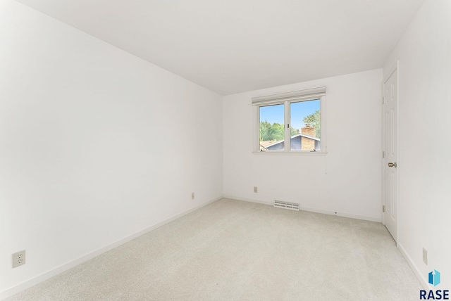 915 E Ridge Rd, Sioux Falls, SD 57105 - empty room featuring light carpet and baseboards