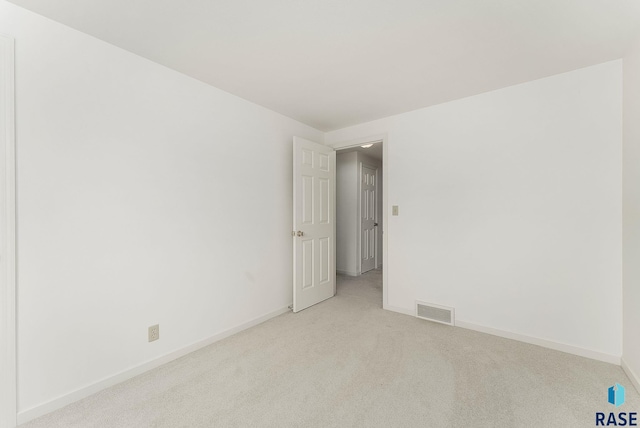 915 E Ridge Rd, Sioux Falls, SD 57105 - empty room with light colored carpet and baseboards