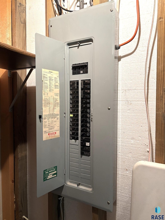 421 E 2nd St, Miller, SD 57362 - utilities with electric panel