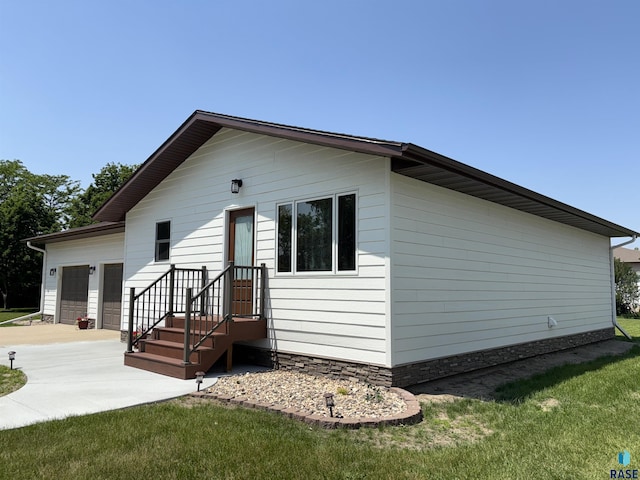421 E 2nd St, Miller, SD 57362 - rear view of property featuring driveway and an attached garage