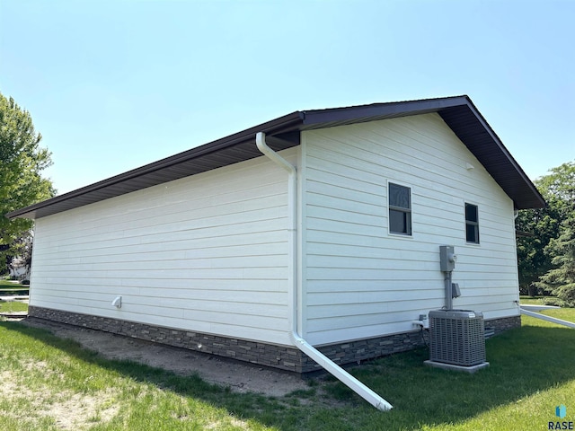 421 E 2nd St, Miller, SD 57362 - view of side of property featuring a yard and a cooling unit