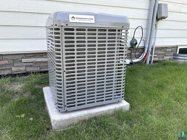 421 E 2nd St, Miller, SD 57362 - exterior view of a cooling unit