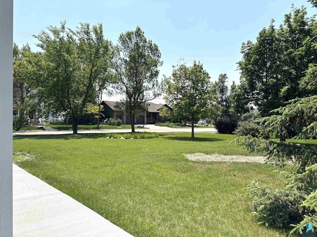 421 E 2nd St, Miller, SD 57362 - view of home's community with a yard