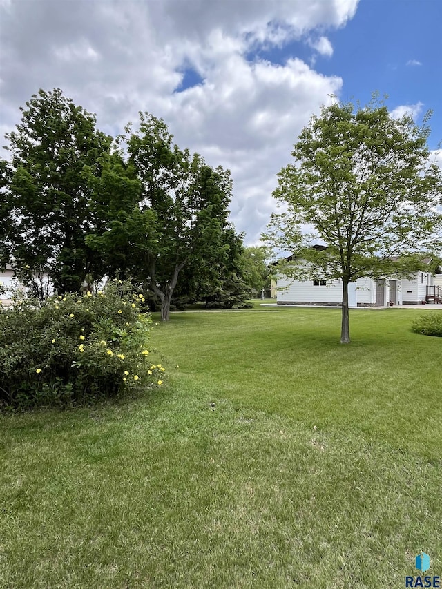 421 E 2nd St, Miller, SD 57362 - view of grassy yard