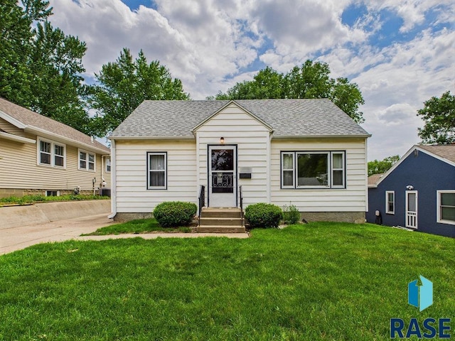 1721 W 11th St, Sioux Falls, SD 57104 - bungalow with a front lawn and a shingled roof