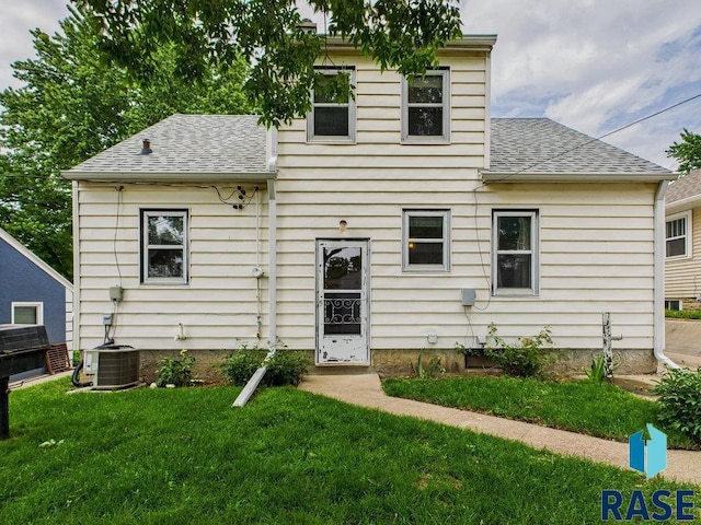 1721 W 11th St, Sioux Falls, SD 57104 - back of house with a shingled roof and a lawn