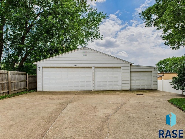 1721 W 11th St, Sioux Falls, SD 57104 - view of detached garage
