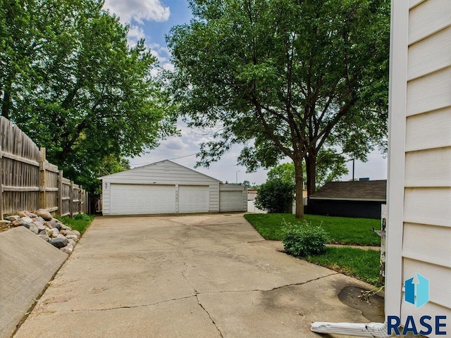1721 W 11th St, Sioux Falls, SD 57104 - view of detached garage
