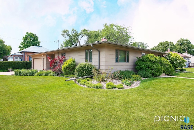 429 S Elm St, Lennox, SD 57039 - ranch-style house with a front yard and an attached garage