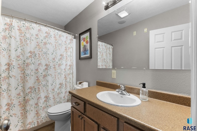 2424 S Main Ave, Sioux Falls, SD 57105 - full bath featuring vanity and curtained shower