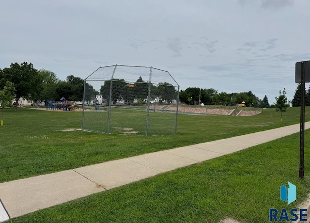 1330 W 14th St, Sioux Falls, SD 57104 - view of community with an area for sports