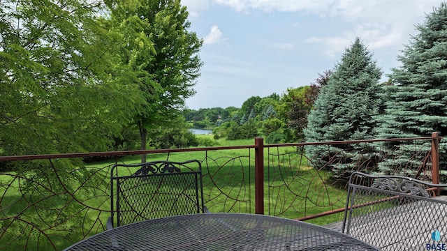 6811 E Split Rock Cir, Sioux Falls, SD 57110 - balcony featuring a water view