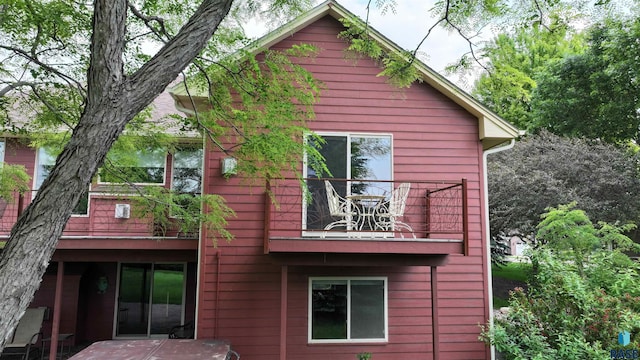 6811 E Split Rock Cir, Sioux Falls, SD 57110 - rear view of property with a balcony and a patio