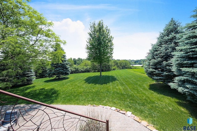 6811 E Split Rock Cir, Sioux Falls, SD 57110 - view of green lawn