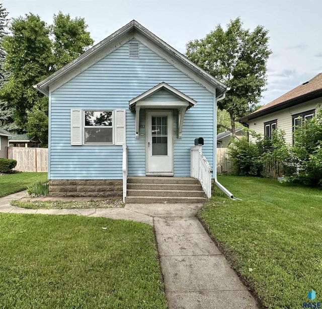 613 N Cedar St, Luverne, MN 56156 - view of front of home