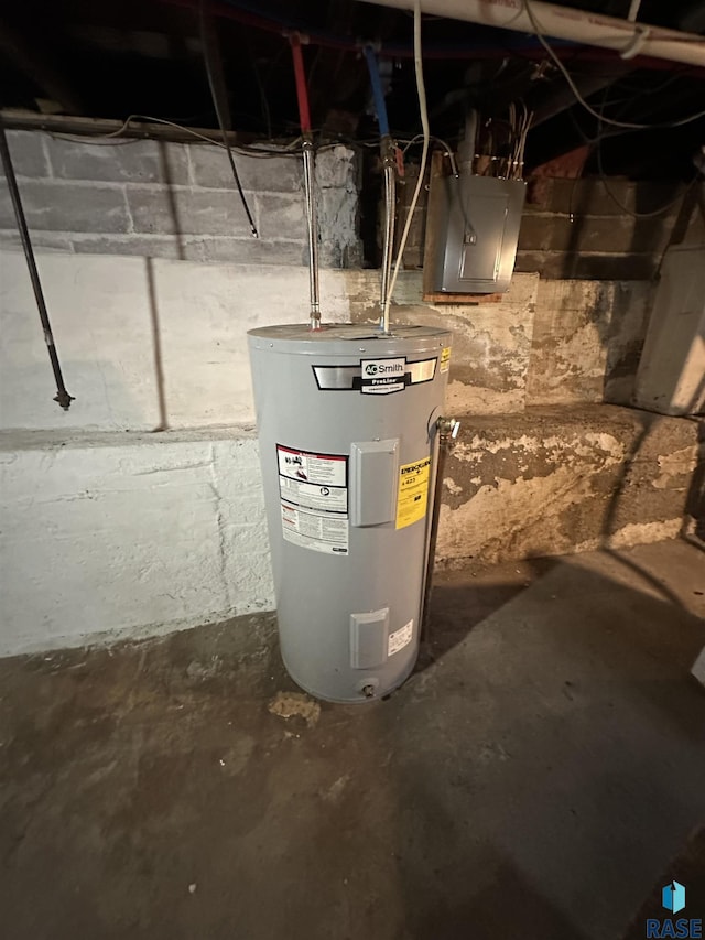 613 N Cedar St, Luverne, MN 56156 - utilities featuring electric water heater and electric panel
