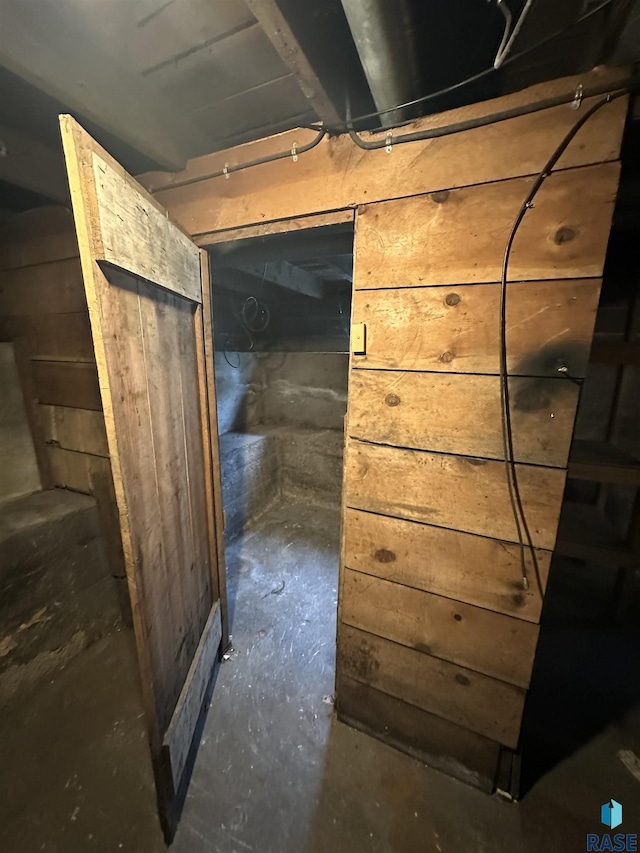 613 N Cedar St, Luverne, MN 56156 - detailed view of unfinished concrete floors