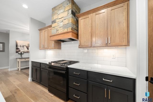 920 S Torrey Pine Ln, Sioux Falls, SD 57110 - kitchen featuring black range with gas stovetop, light wood finished floors, backsplash, and light brown cabinetry