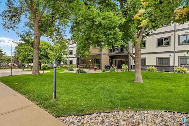 4220 S Minnesota Ave Unit 206, Sioux Falls, SD 57105 - surrounding community with a yard