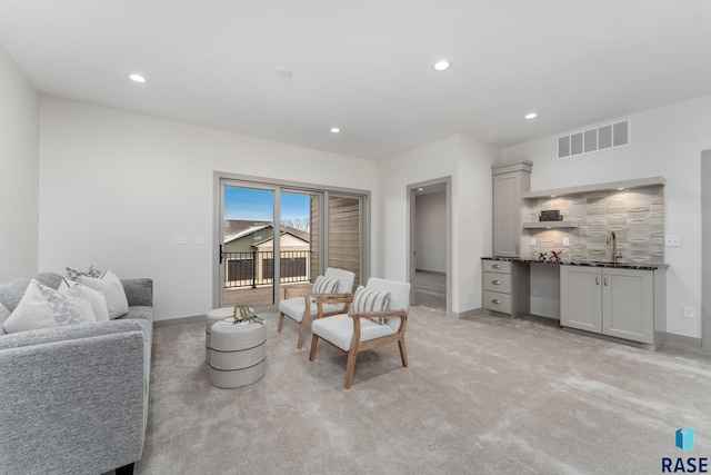 8611 W Shoreline Pl, Sioux Falls, SD 57107 - living room featuring wet bar, light colored carpet, and recessed lighting