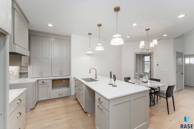 8611 W Shoreline Pl, Sioux Falls, SD 57107 - kitchen featuring a peninsula, gray cabinets, light wood-style floors, and recessed lighting