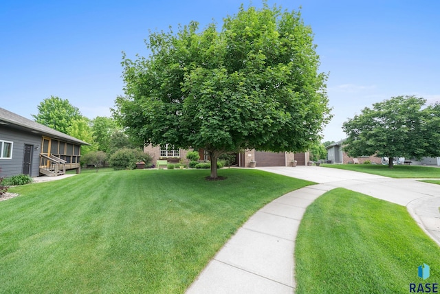 4400 E Aster Cir, Sioux Falls, SD 57103 - view of front of house featuring driveway and a front lawn