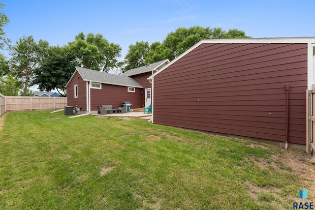 600 Sunnyside Ave, Valley Springs, SD 57068 - fenced backyard with a patio area