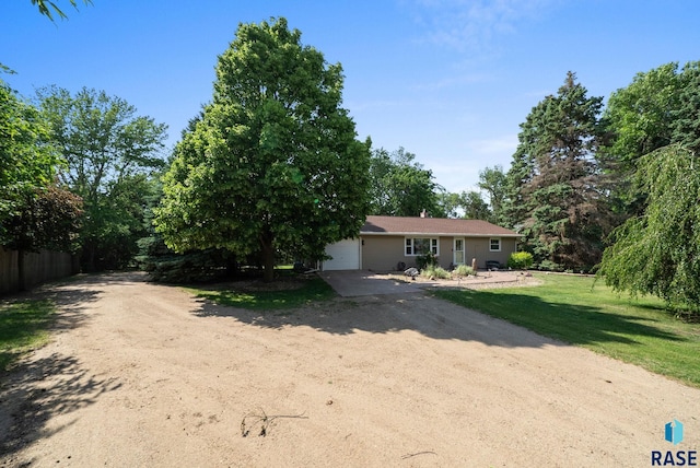 26045 485th Ave, Valley Springs, SD 57068 - view of front of house featuring driveway and a garage