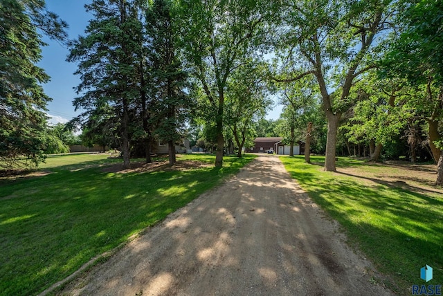 26045 485th Ave, Valley Springs, SD 57068 - view of front facade featuring a front yard and driveway
