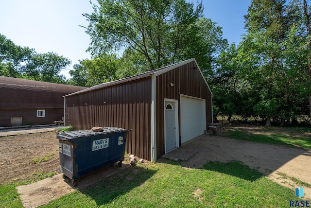 26045 485th Ave, Valley Springs, SD 57068 - view of outdoor structure featuring driveway