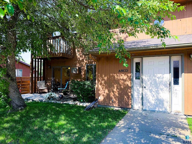 419 N Division Ave Unit A, Madison, SD 57042 - property entrance with a balcony