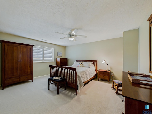 18 S Elkjer Cir, Sioux Falls, SD 57103 - bedroom featuring light colored carpet and a ceiling fan