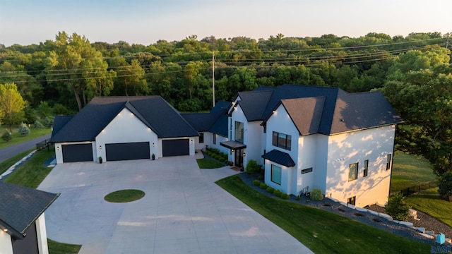 1617 S Scarlet Oak Pl, Sioux Falls, SD 57110 - view of front of house featuring stucco siding, driveway, a garage, and a front lawn