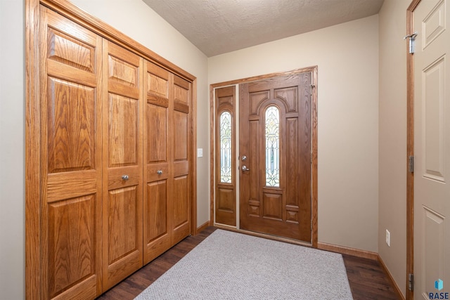 3121 S Dubuque Ave, Sioux Falls, SD 57110 - foyer with dark wood-style floors and a textured ceiling
