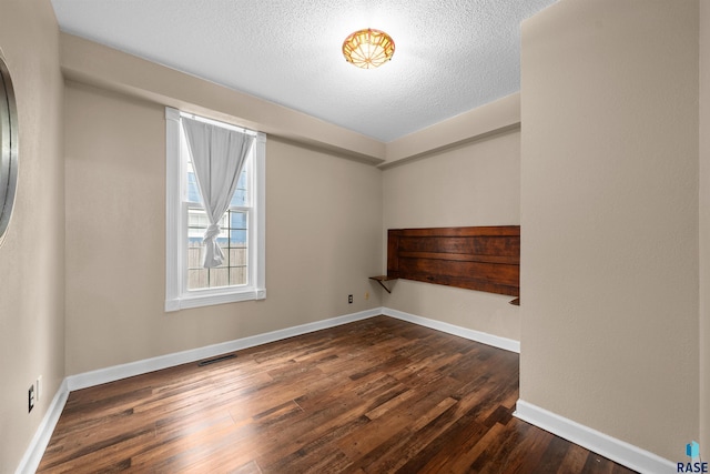 624 S 2nd Ave, Sioux Falls, SD 57104 - empty room with wood-type flooring and a textured ceiling