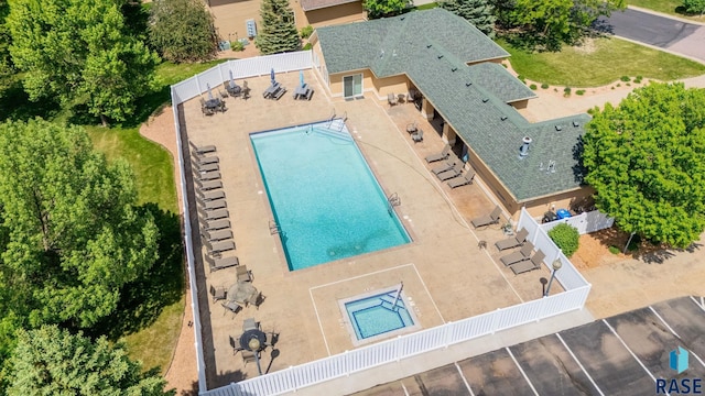 5809 S Nature Run Pl, Sioux Falls, SD 57108 - view of subject property featuring a pool