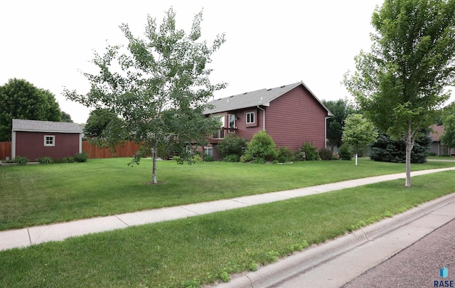 4400 E 38th St, Sioux Falls, SD 57103 - view of front facade featuring a front yard