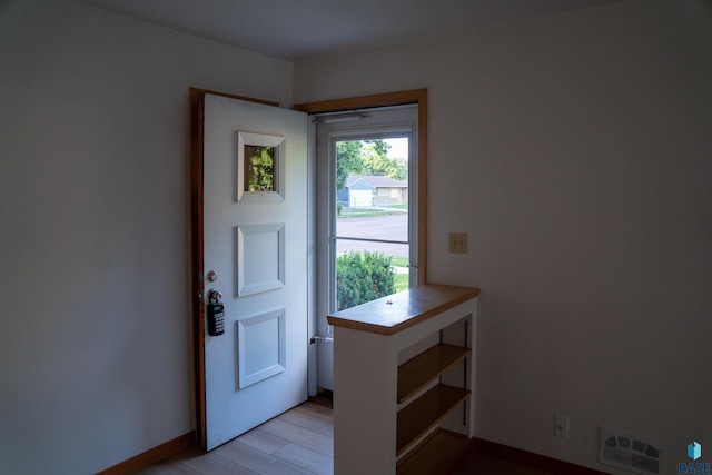 2601 S Glendale Ave, Sioux Falls, SD 57105 - foyer entrance with light wood finished floors and baseboards