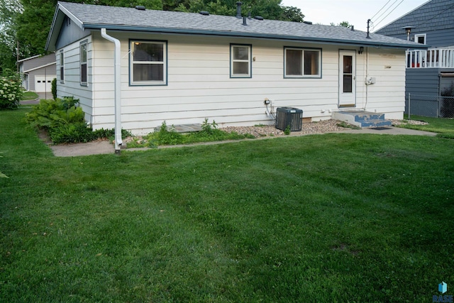 2601 S Glendale Ave, Sioux Falls, SD 57105 - rear view of house with roof with shingles